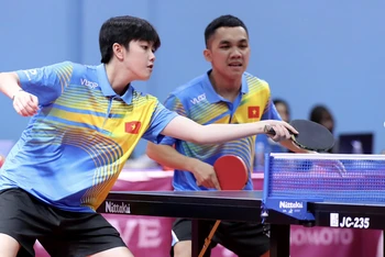 Cặp vận động viên Ðinh Anh Hoàng - Trần Mai Ngọc giành ngôi vô địch bóng bàn đôi nam nữ tại SEA Games 32.