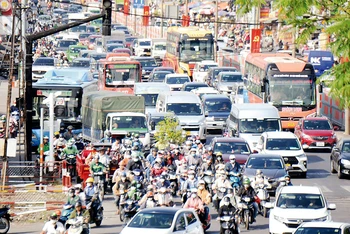 Quốc lộ 13 nối Thành phố Hồ Chí Minh-tỉnh Bình Dương, là tuyến đường hiện hữu phù hợp đầu tư bằng hình thức BOT.
