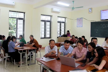 Huyện Văn Chấn (tỉnh Yên Bái) bồi dưỡng chuyên môn phân môn Lịch sử lớp 8 cho giáo viên.