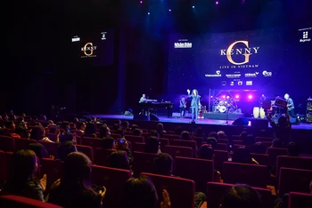 Lắng đọng và thăng hoa đêm diễn Kenny G Live In Vietnam
