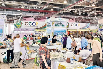Nhiều sản phẩm nông nghiệp tiêu biểu của Quảng Ninh được người tiêu dùng đón nhận.