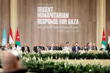 Phiên toàn thể Hội nghị viện trợ khẩn cấp cho Gaza diễn ra tại Jordan. (Ảnh REUTERS)