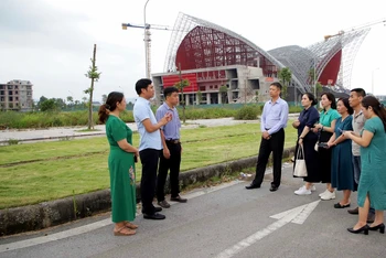 Kiểm tra tiến độ thi công Trung tâm Văn hóa-Triển lãm tỉnh Bắc Giang.