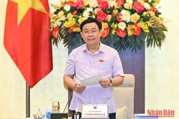 Chủ tịch Quốc hội Vương Đình Huệ phát biểu bế mạc phiên họp chuyên đề pháp luật tháng 8/2022. (Ảnh: DUY LINH)