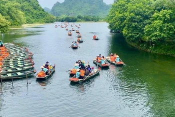 Du lịch Việt Nam có những dấu hiệu khởi sắc khi lượng du khách nội địa tăng mạnh.