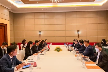 Bộ trưởng Công thương Nguyễn Hồng Diên hội đàm với Bộ trưởng Thương mại Campuchia Pan Sorasak.