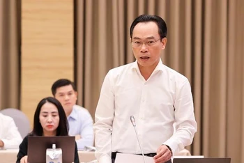 Thứ trưởng Bộ Giáo dục và Đào tạo Hoàng Minh Sơn tại họp báo (Ảnh: VGP/Nhật Bắc)