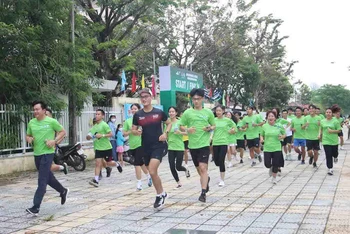 Các vận động viên tham gia giải chạy.