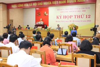 Quang cảnh phiên chất vấn và trả lời chất vấn kỳ họp thứ 12 Hội đồng nhân dân tỉnh Quảng Ngãi khóa XIII