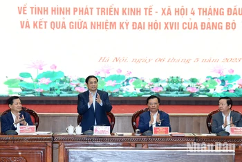 Thủ tướng Phạm Minh Chính chủ trì làm việc giữa Thường trực Chính phủ với Ban Thường vụ Thành ủy Hà Nội về tình hình phát triển kinh tế-xã hội.