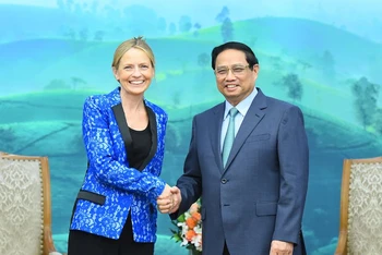 Thủ tướng Phạm Minh Chính tiếp bà Susan Pointer, Phó Chủ tịch Chính sách công quốc tế của Tập đoàn Amazon. (Ảnh: TRẦN HẢI)