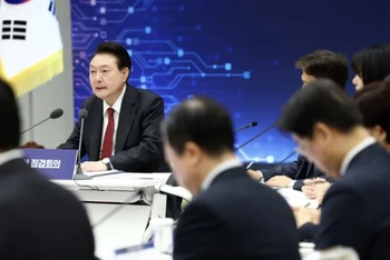Tổng thống Hàn Quốc Yoon Suk Yeol phát biểu cuộc họp đánh giá tình hình phát triển ngành công nghiệp sản xuất chip bán dẫn, ngày 9/4. (Nguồn: Yonhap/Vietnam+)