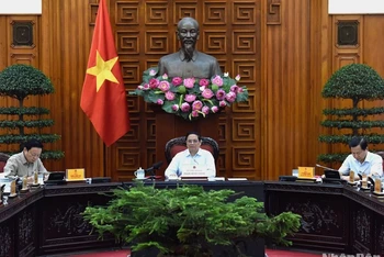 Thủ tướng Phạm Minh Chính, Phó Thủ tướng Lê Minh Khái, Phó Thủ tướng Trần Hồng Hà dự, chỉ đạo hội nghị.