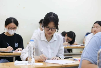 Thí sinh tại kỳ thi tuyển sinh vào lớp 10 năm học 2024-2025 của Hà Nội. (Ảnh: ĐẠI THẮNG)