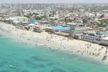 Một khu nghỉ dưỡng bên bờ biển ở thủ đô Mogadishu. (Ảnh: stratnews global)