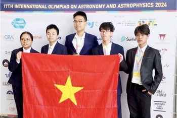 Năm học sinh Việt Nam đạt thành tích năm huy chương Olympic Thiên văn và Vật lý thiên văn quốc tế 2024