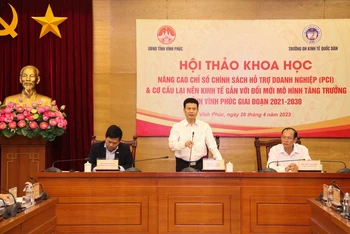 Ông Vũ Chí Giang, Phó Chủ tịch Ủy ban nhân dân tỉnh Vĩnh Phúc phát biểu ý kiến.