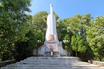 Đài tưởng niệm chiến thắng Bình Ca tại thôn Bình Ca, xã Vĩnh Lợi, huyện Sơn Dương, tỉnh Tuyên Quang.