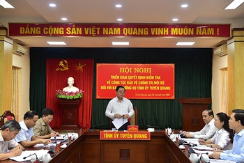 Đồng chí Nguyễn Trọng Nghĩa, Bí thư Trung ương Đảng, Trưởng Ban Tuyên giáo Trung ương phát biểu tại Hội nghị.