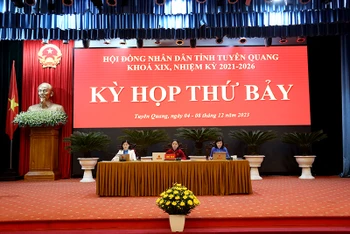 Chủ tọa kỳ họp.