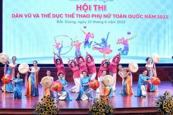 Trình diễn nghệ thuật tại Lễ bế mạc Hội thi Dân vũ và Thể dục thể thao phụ nữ toàn quốc năm 2023.