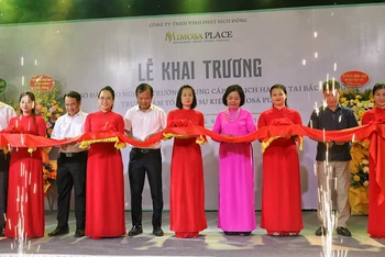 Cắt băng khai trương Trường trung cấp du lịch Hà Nội-Bắc Giang.