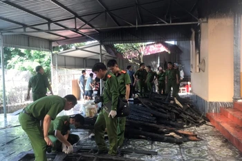 Công an huyện Lạng Giang điều tra nguyên nhân vụ cháy.