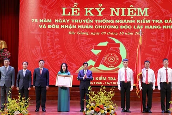 Ủy ban kiểm tra Tỉnh uỷ Bắc Giang đón nhận Huân chương Độc lập hạng Nhì.
