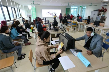 Người lao động đến đăng ký tuyển dụng tại Trung tâm Giới thiệu việc làm tỉnh Bắc Giang.