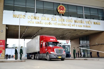 Thông quan hàng hóa xuất, nhập khẩu qua Cửa khẩu đường bộ Kim Thành-Lào Cai. (Ảnh: QUỐC HỒNG)