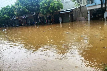 Mưa lớn làm ngập úng, hư hỏng 127 nhà ở của người dân, ở thành phố Lào Cai. (Ảnh: TL)