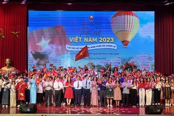 Đông đảo thanh niên, sinh viên Việt Nam ở nước ngoài tham dự chương trình.
