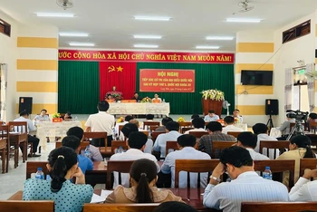 Đoàn đại biểu Quốc hội tiếp xúc cử tri tại xã Long Môn, huyện Minh Long.