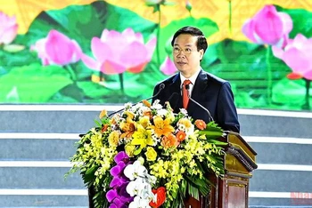 Đồng chí Võ Văn Thưởng, Ủy viên Bộ Chính trị, Thường trực Ban Bí thư, phát biểu tại Lễ kỷ niệm 200 năm danh xưng Ninh Bình và 30 năm tái lập tỉnh, ngày 27/3/2022. Ảnh: DUY LINH)