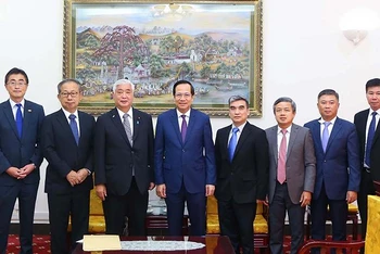Bộ trưởng Đào Ngọc Dung tiếp Trợ lý Thủ tướng Nhật Bản Nakatani Gen (Ảnh: Molisa).