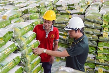 Gạo mang thương hiệu riêng "Cơm ViệtNam Rice" của Công ty CP Tập đoàn Lộc Trời được xuất khẩu sang thị trường châu Âu. (Ảnh: nhandan.vn)