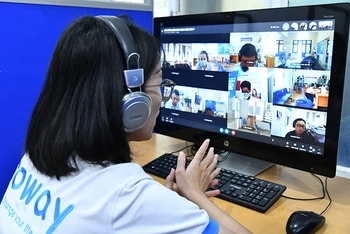 Phỏng vấn trực tuyến tại phiên giao dịch việc làm của Trung tâm Dịch vụ việc làm Hà Nội tháng 11/2022. (Ảnh: Thủy Nguyên)