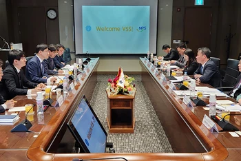Đoàn công tác của Bảo hiểm xã hội Việt Nam làm việc với Cơ quan Hưu trí Quốc gia Hàn Quốc (NPS). (Ảnh: VSS)
