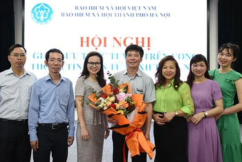 Đại biểu dự giao lưu trực tuyến của Bảo hiểm xã hội Hà Nội. (Ảnh: HSS)
