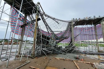 Hiện trường vụ tai nạn lao động sập giàn giáo công trình khi đang xây dựng Nhà văn hóa-thể thao-truyền hình thị xã Bình Minh tại xã Mỹ Hòa, thị xã Bình Minh, Vĩnh Long, ngày 5/10/2022. (Ảnh: Bá Dũng)