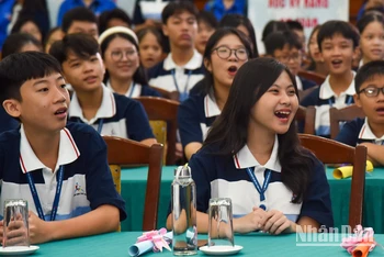 Các đại biểu trẻ em dự Diễn đàn trẻ em quốc gia lần thứ bảy. (Ảnh: Nhật Quang)