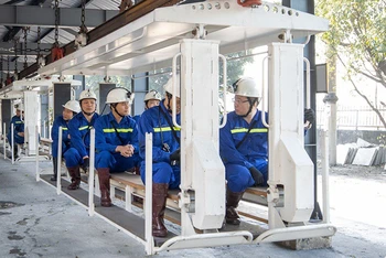 Công ty Than Thống Nhất đưa vào khai thác công trình trọng điểm “Hệ thống monoray kết hợp đầu tàu diesel”, giúp nâng cao hiệu quả sản xuất than.