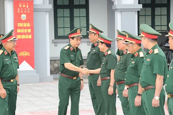 Đại tướng Phan Văn Giang làm việc với Tổng cục II. (Ảnh: MOD)