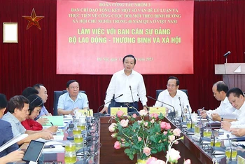 Phó Thủ tướng Trần Hồng Hà phát biểu ý kiến tại buổi làm việc. (Ảnh: GIáp Tống)