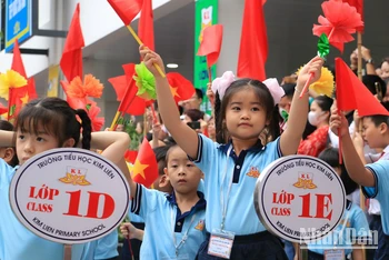 Học sinh Trường tiểu học Kim Liên, Hà Nội, trong lễ khai giảng năm học 2023-2024. (Ảnh: NAM NGUYỄN)