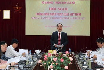 Thứ trưởng Lao động-Thương binh và Xã hội Nguyễn Văn Hồi phát biểu tại hội nghị. (Ảnh: Sơn Nguyễn)