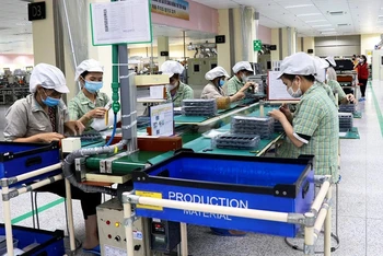 Người lao động làm việc tại khu công nghiệp Quế Võ, Bắc Ninh. (Ảnh: An Trân)