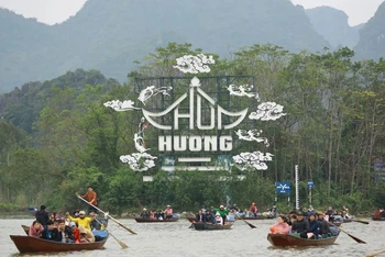 Lễ hội Chùa Hương, Hà Nội. (Ảnh: Giang Nam)