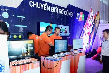 Khách thăm quan tại Diễn đàn công nghệ FPT Techday.