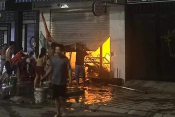  Hiện trường vụ cháy đêm 12/7 tại phường Trung Sơn, thành phố Sầm Sơn, tỉnh Thanh Hóa.